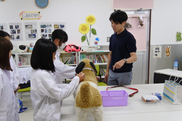 令和6年度　獣医師体験プログラム「いちばん身近な存在「ペット」の健康と幸せを守るには(小学校１～３年生対象）